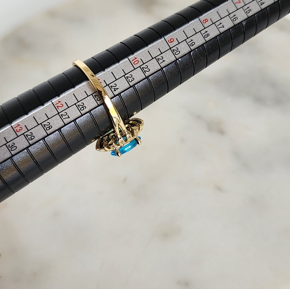 Elegant Gold and Blue Gemstone Ring - Picture 8 of 8